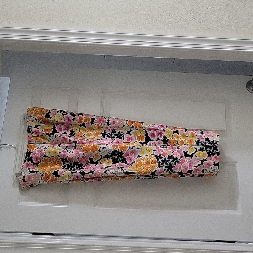 Linen, black lining, Flora funky crop pants, size 10.